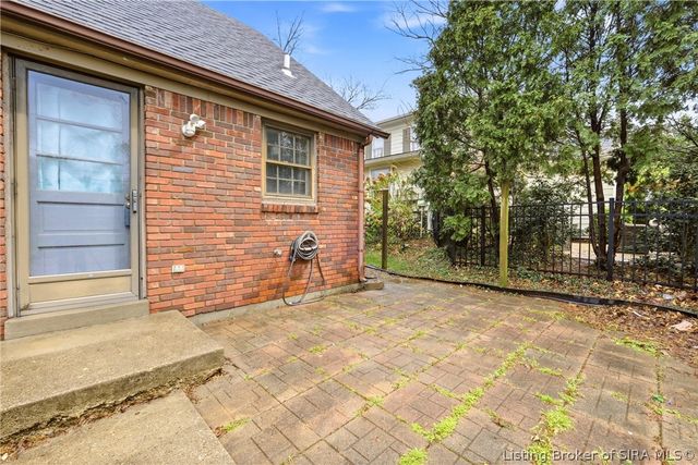 1121 Centralia Court, Clarksville, IN 47129