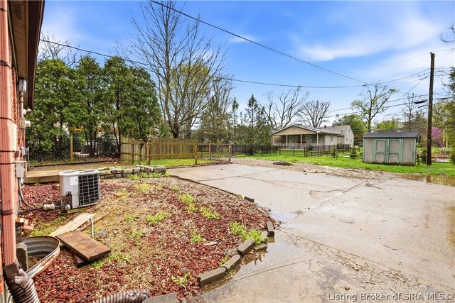 1121 Centralia Court, Clarksville, IN 47129