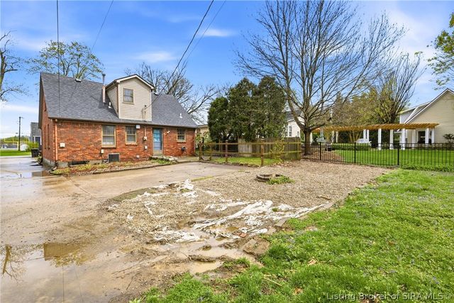 1121 Centralia Court, Clarksville, IN 47129