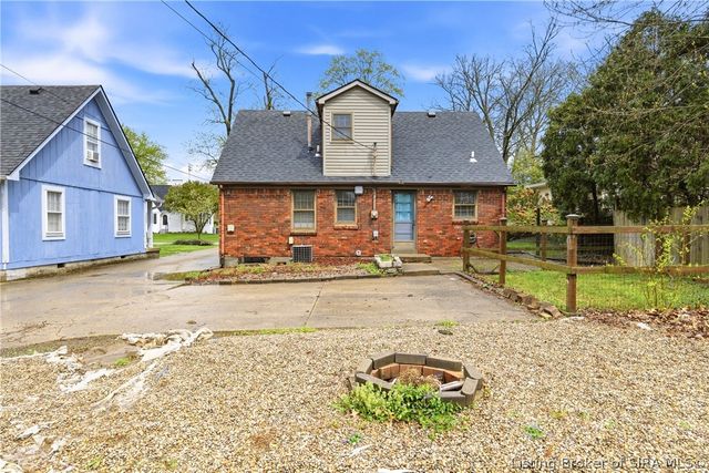 1121 Centralia Court, Clarksville, IN 47129