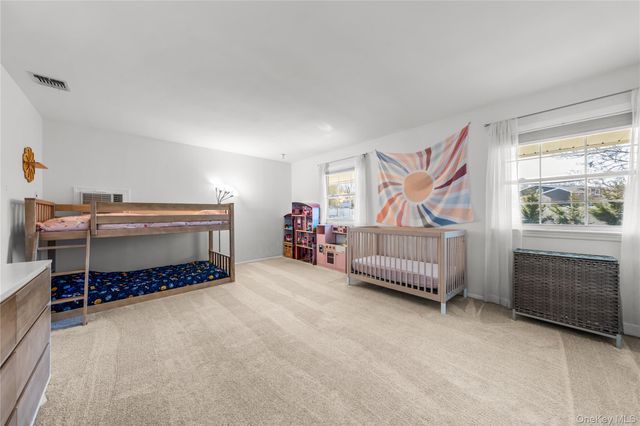 18 Lynx Lane, East Setauket, NY 11733