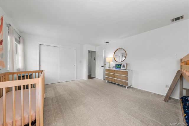 18 Lynx Lane, East Setauket, NY 11733