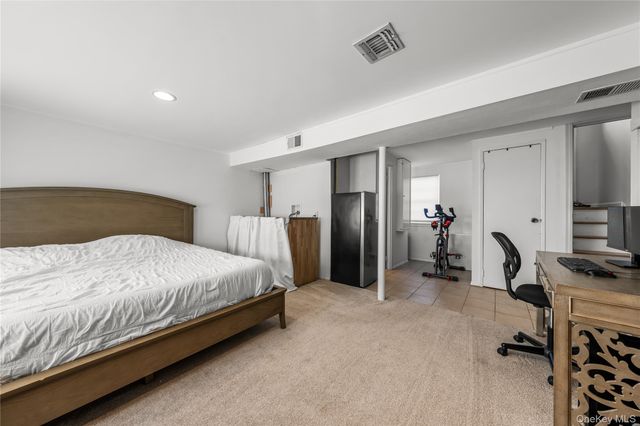 18 Lynx Lane, East Setauket, NY 11733