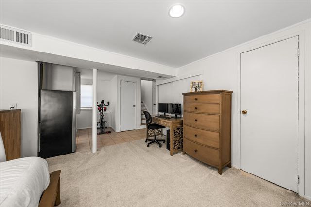 18 Lynx Lane, East Setauket, NY 11733