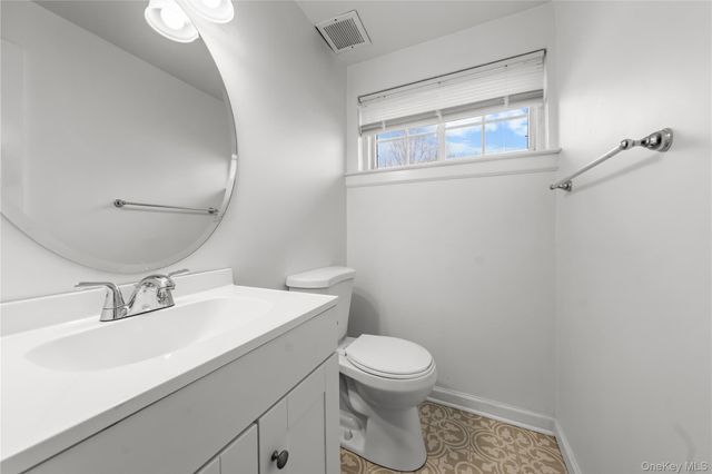 18 Lynx Lane, East Setauket, NY 11733