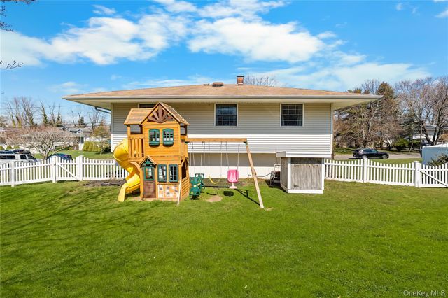 18 Lynx Lane, East Setauket, NY 11733