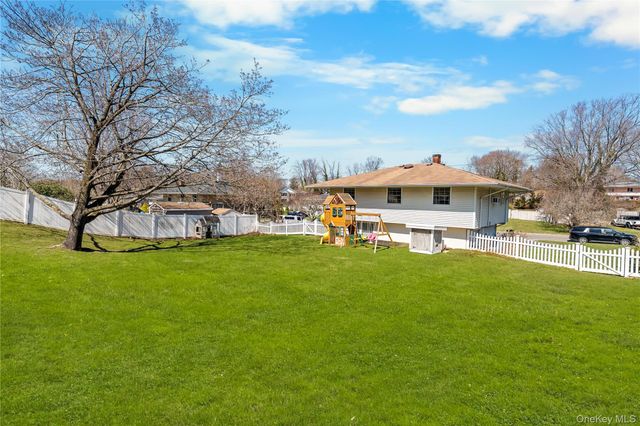 18 Lynx Lane, East Setauket, NY 11733