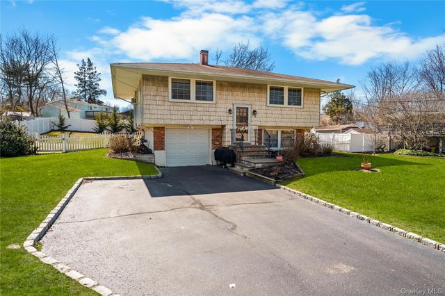 18 Lynx Lane, East Setauket, NY 11733