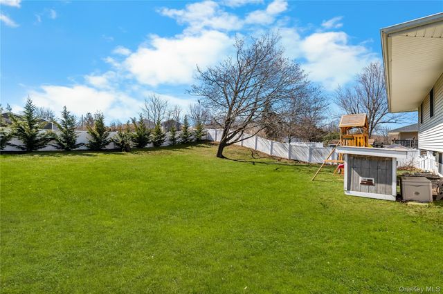 18 Lynx Lane, East Setauket, NY 11733