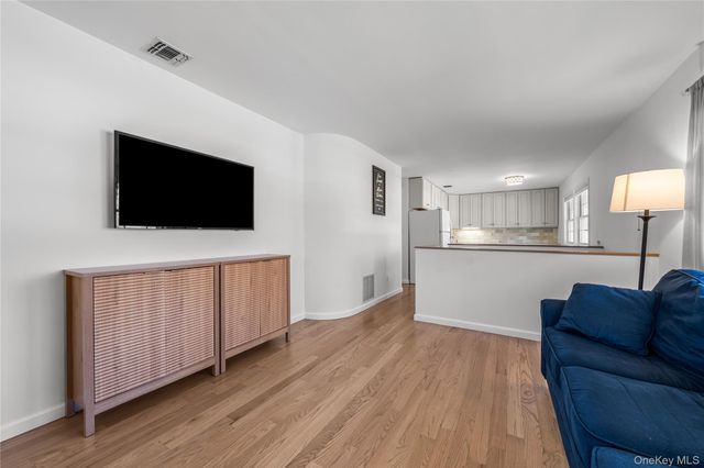 18 Lynx Lane, East Setauket, NY 11733