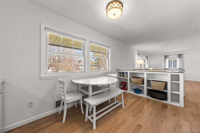 18 Lynx Lane, East Setauket, NY 11733