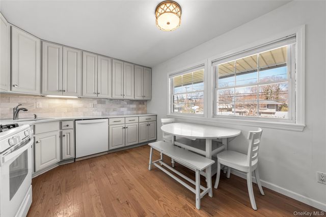 18 Lynx Lane, East Setauket, NY 11733