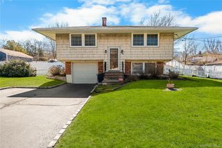 18 Lynx Lane, East Setauket, NY 11733