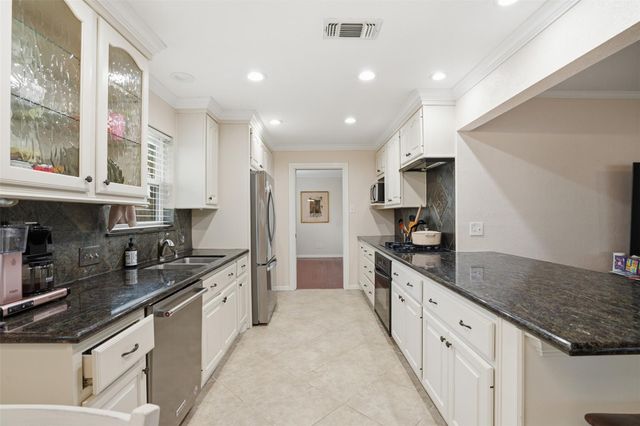 2037 Willow Wisp Drive, Seabrook, TX 77586