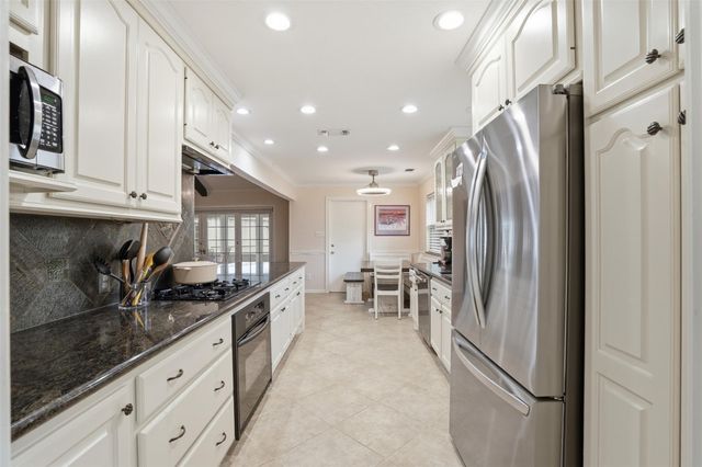 2037 Willow Wisp Drive, Seabrook, TX 77586