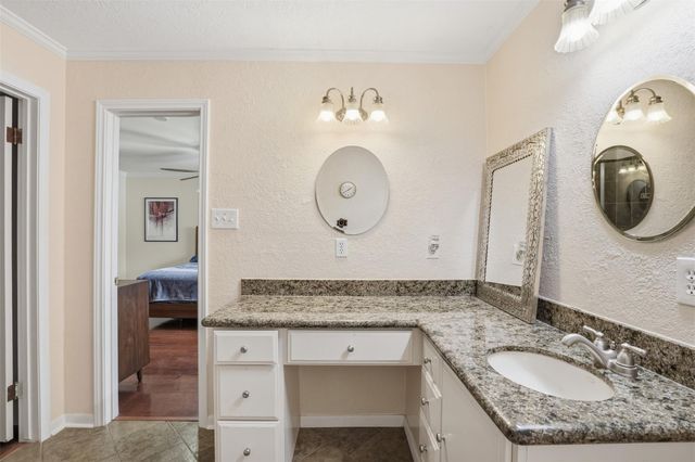 2037 Willow Wisp Drive, Seabrook, TX 77586