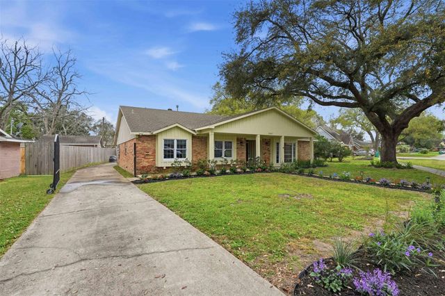 2037 Willow Wisp Drive, Seabrook, TX 77586