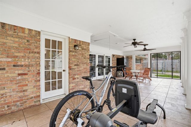 2037 Willow Wisp Drive, Seabrook, TX 77586