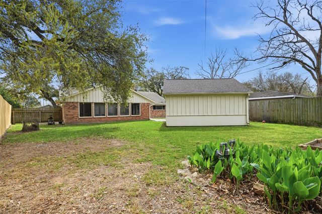 2037 Willow Wisp Drive, Seabrook, TX 77586