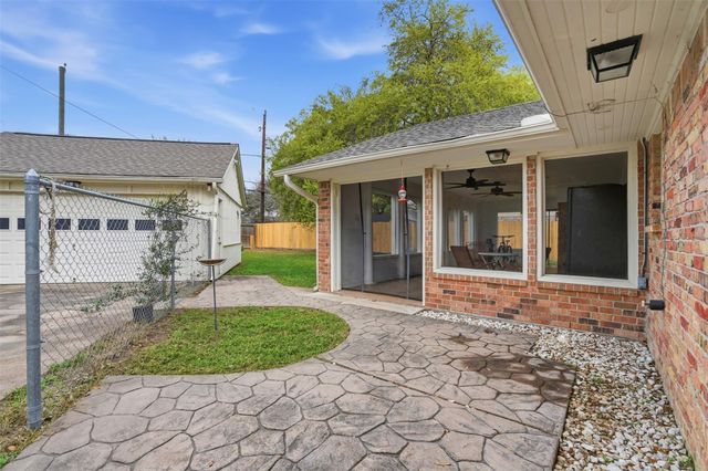 2037 Willow Wisp Drive, Seabrook, TX 77586