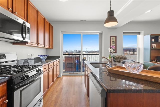 3741 N MILWAUKEE Avenue 208, Chicago, IL 60641