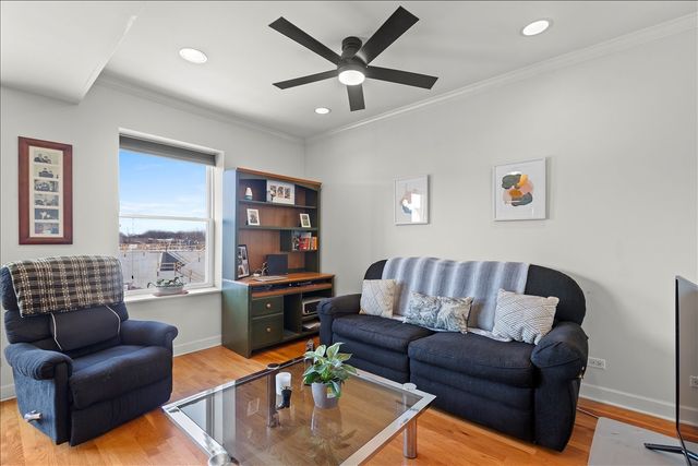 3741 N MILWAUKEE Avenue 208, Chicago, IL 60641