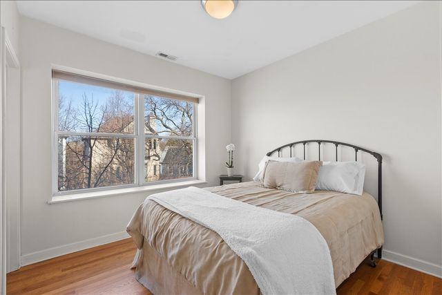 3741 N MILWAUKEE Avenue 208, Chicago, IL 60641