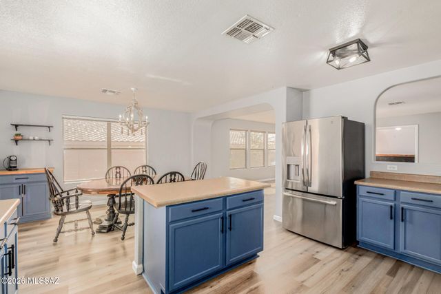 10168 N Pitchingwedge Lane, Tucson, AZ 85737