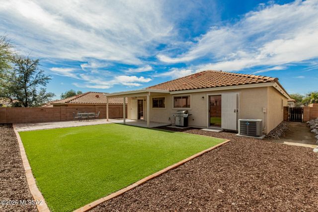 10168 N Pitchingwedge Lane, Tucson, AZ 85737
