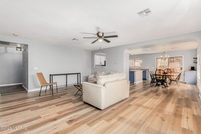 10168 N Pitchingwedge Lane, Tucson, AZ 85737