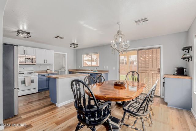 10168 N Pitchingwedge Lane, Tucson, AZ 85737