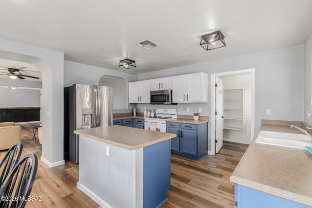 10168 N Pitchingwedge Lane, Tucson, AZ 85737