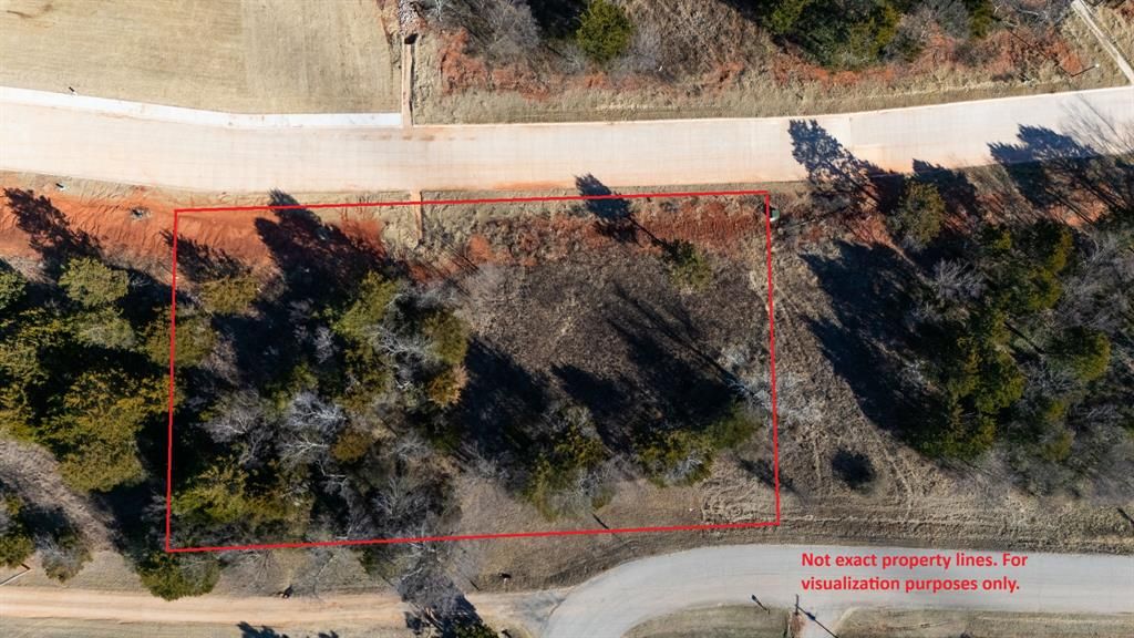 Image 4 of property listing at 8217 Wilshire Park West Drive, Oklahoma City, OK 73116