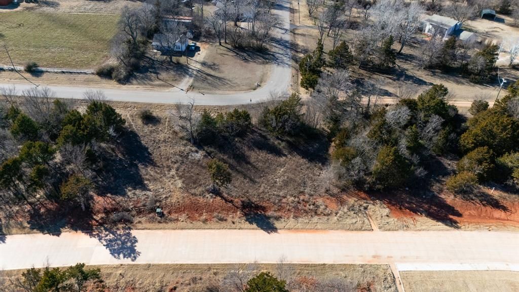 Image 6 of property listing at 8217 Wilshire Park West Drive, Oklahoma City, OK 73116