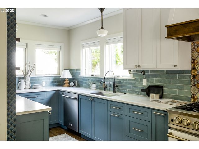 3744 Ne 24TH Ave, Portland, OR 97212