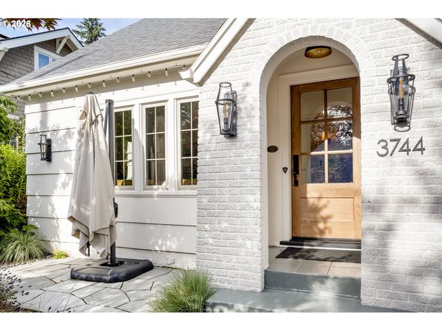 3744 Ne 24TH Ave, Portland, OR 97212