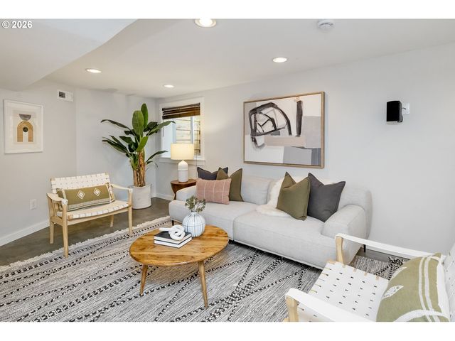 3744 Ne 24TH Ave, Portland, OR 97212
