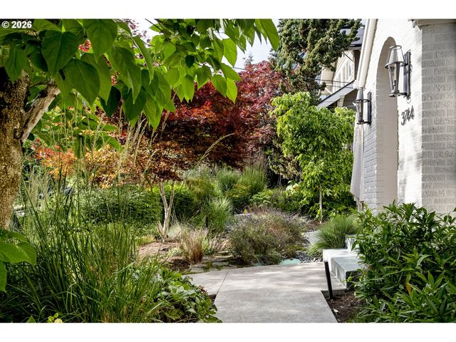 3744 Ne 24TH Ave, Portland, OR 97212