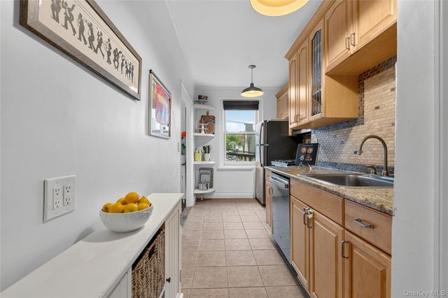 2 Lockwood Avenue 2F, Bronxville, NY 10708