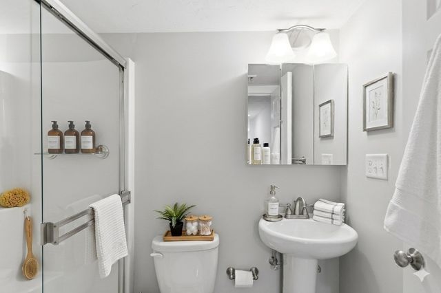 37 Jefferson Dr 1, Lexington, MA 02420