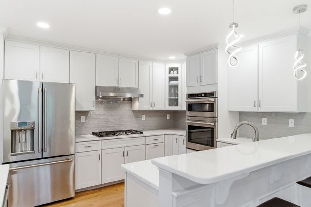 37 Jefferson Dr 1, Lexington, MA 02420