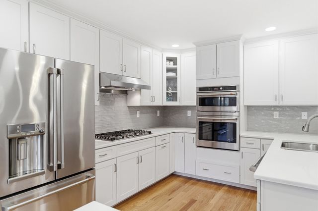 37 Jefferson Dr 1, Lexington, MA 02420