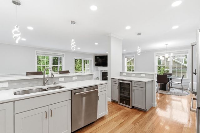 37 Jefferson Dr 1, Lexington, MA 02420