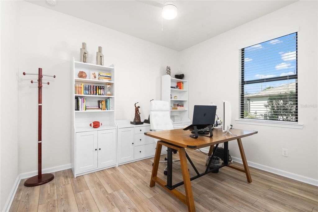 Image 18 of property listing at 12457 GOLDEN SAGE DRIVE, Sarasota, FL 34238