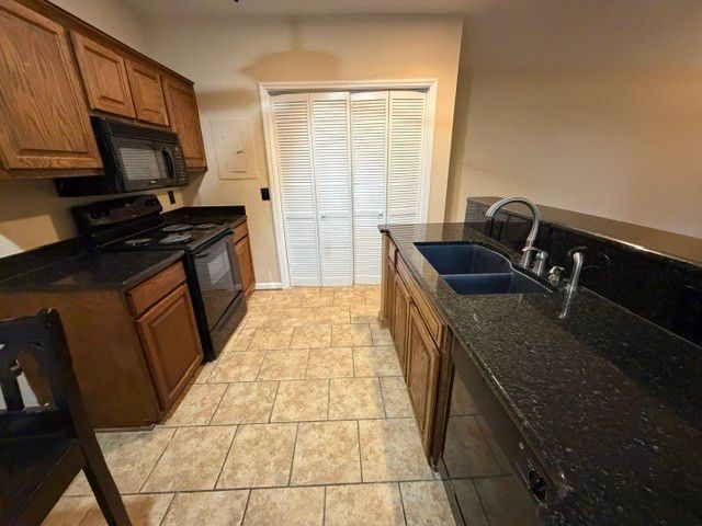905 Patio Dr, Nashville, TN 37214