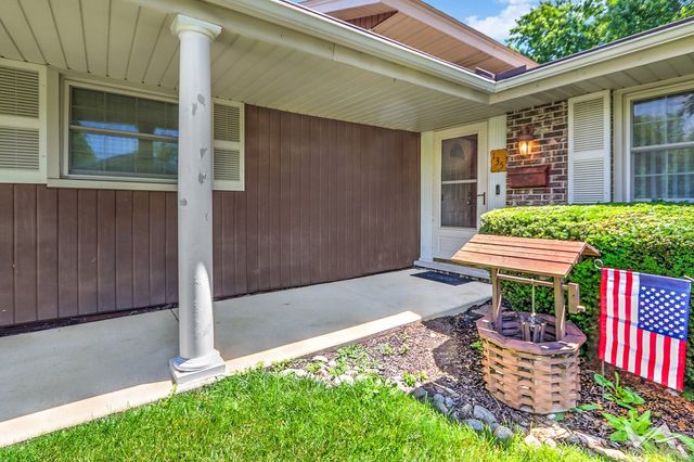 135 Jeffery Lane, Schaumburg, IL 60193