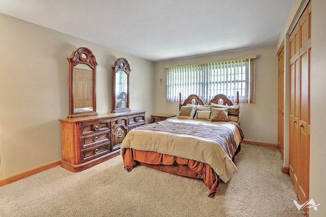 135 Jeffery Lane, Schaumburg, IL 60193