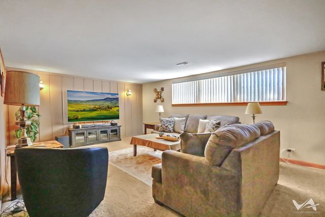 135 Jeffery Lane, Schaumburg, IL 60193