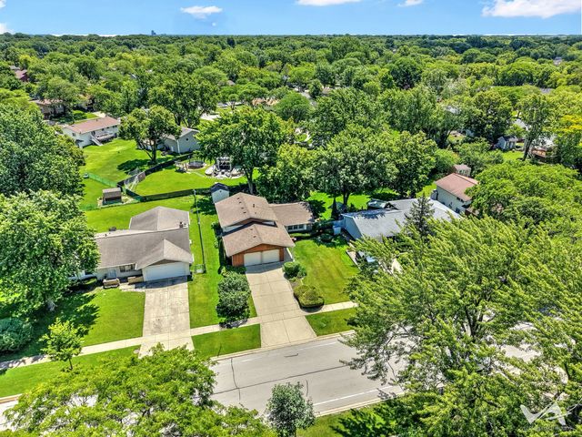135 Jeffery Lane, Schaumburg, IL 60193
