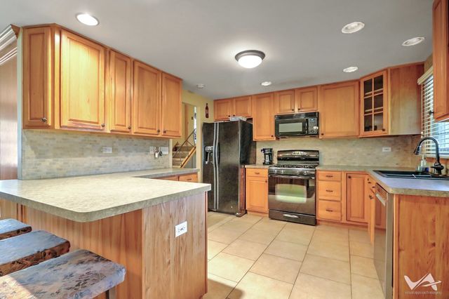 135 Jeffery Lane, Schaumburg, IL 60193